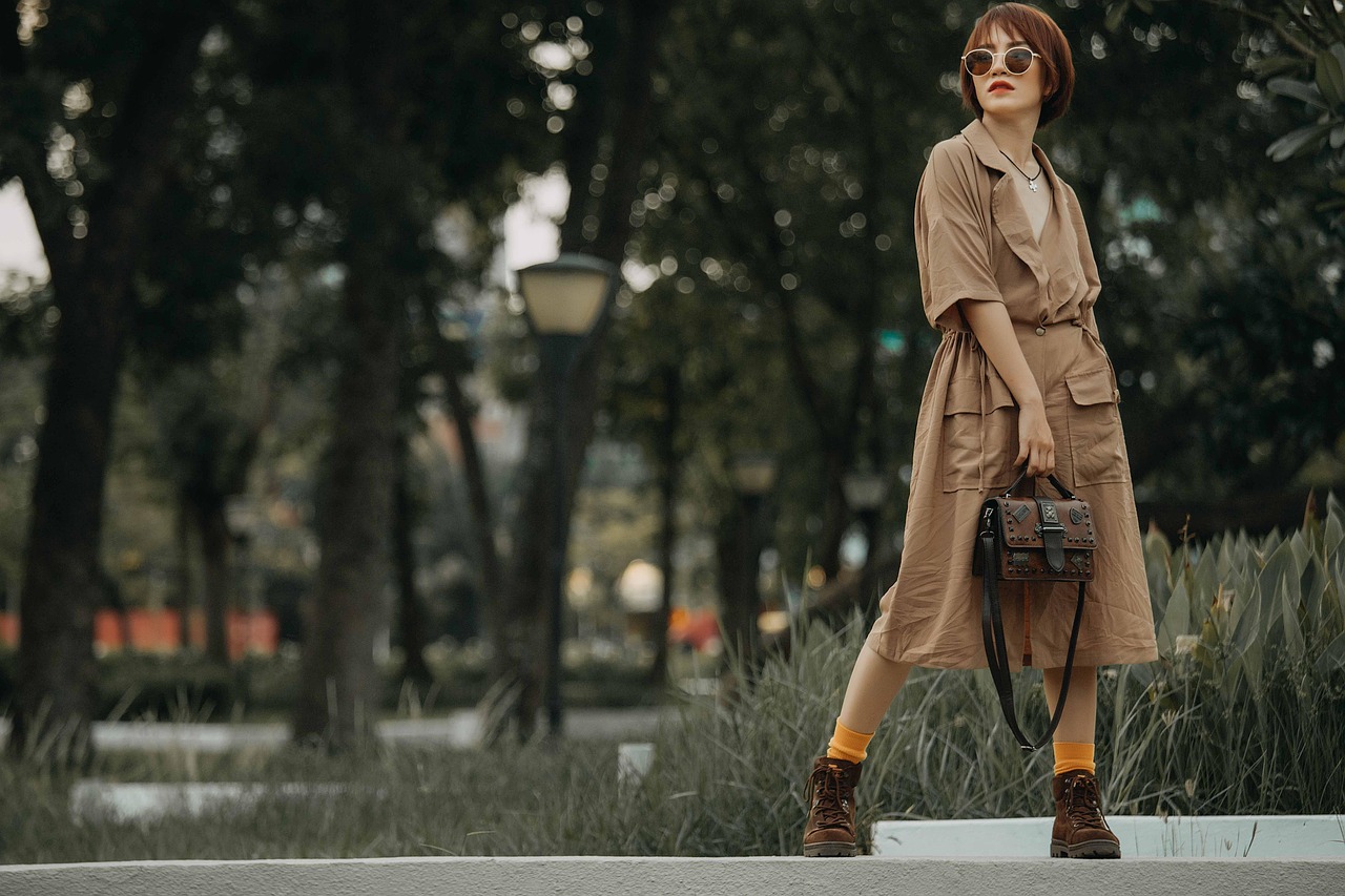 10 accessori da abbinare agli occhiali da sole per un look impeccabile